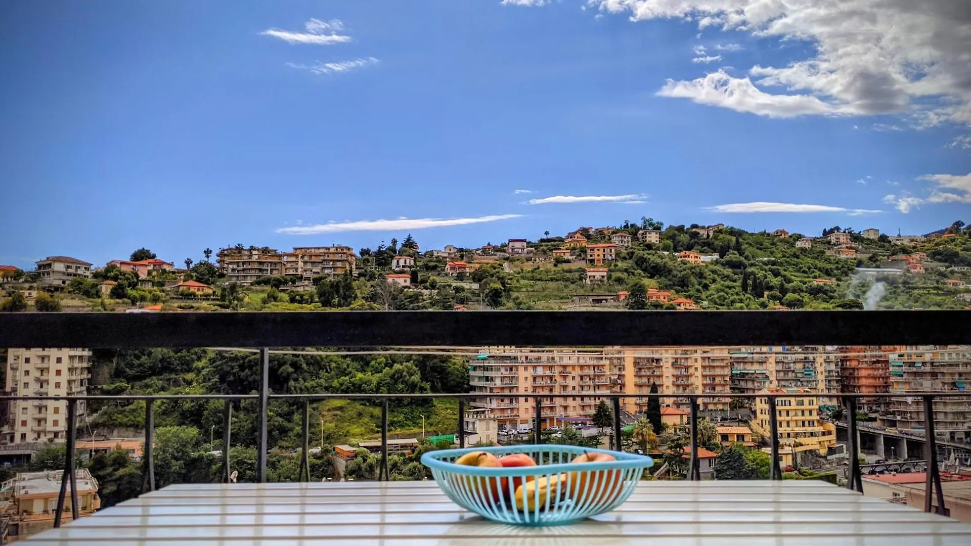 248 - Casa Amarcord - Appartamento Vintage Vista Mare E A Pochi Minuti Dal Centro Di San Remo 0*,  Italië